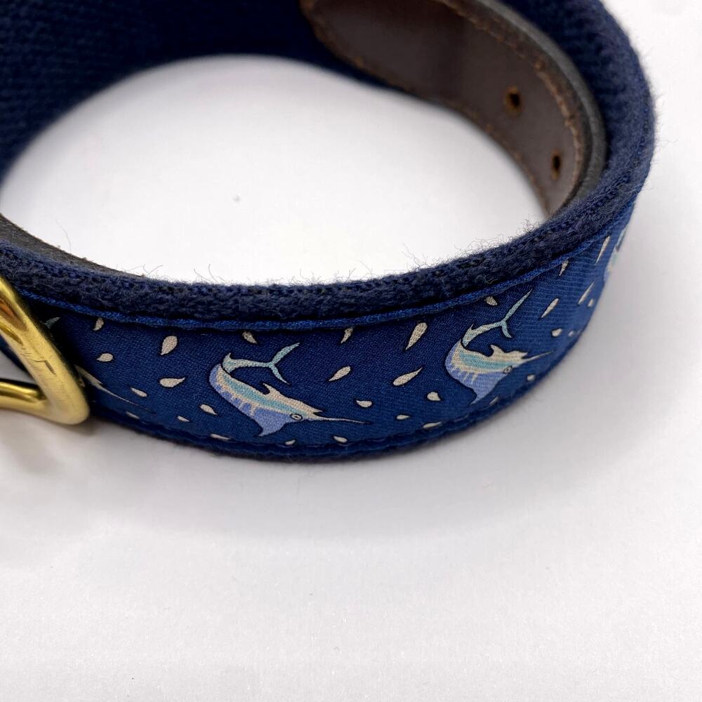 Vineyard Vines Navy Blue Swordfish Canvas Club Belt Brass Buckle Preppy Sz 24 - Picture 2 of 6